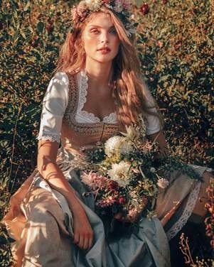 Understanding the Roots of Cottagecore Fashion